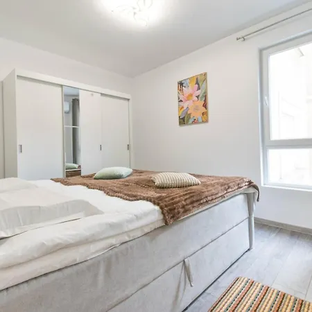 Апартамент Cozy 2bd In *